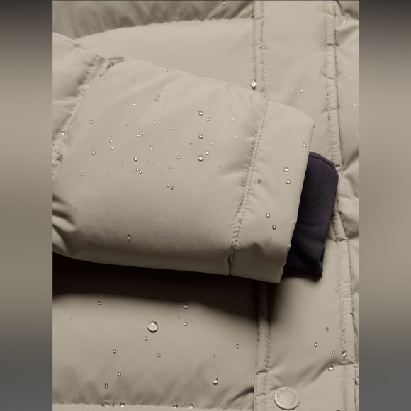 Aritzia The Super Puff™ - cliMATTE™ Original - Picture 11 of 16